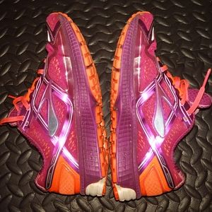 Brooks Ghost women's running shoes Sz 9